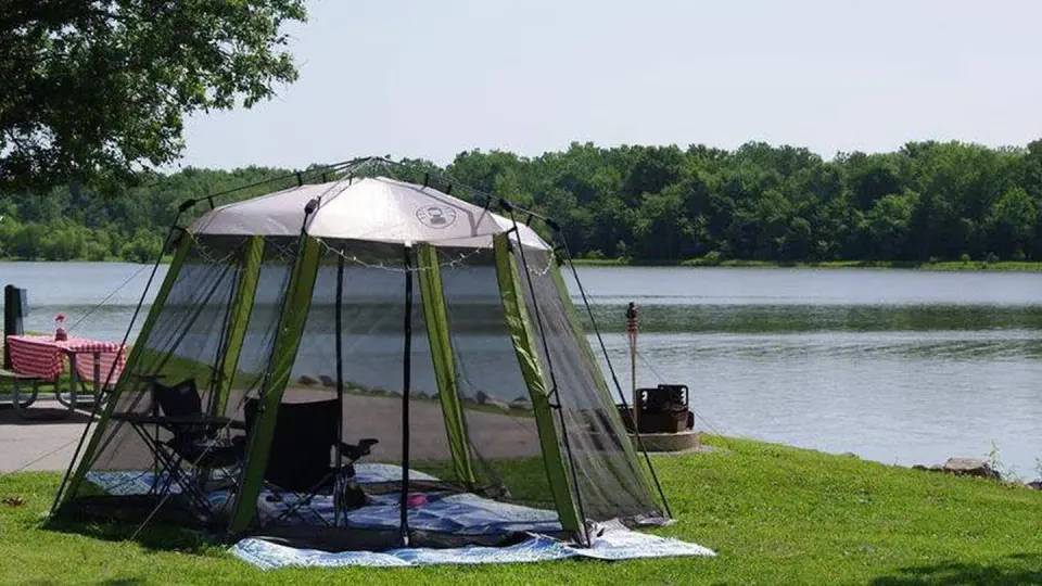 Dam West Campground waterfront campsite