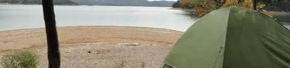 DALE HOLLOW LAKE - PRIMITIVE CAMPING GREEN TENT ON SHORELINE